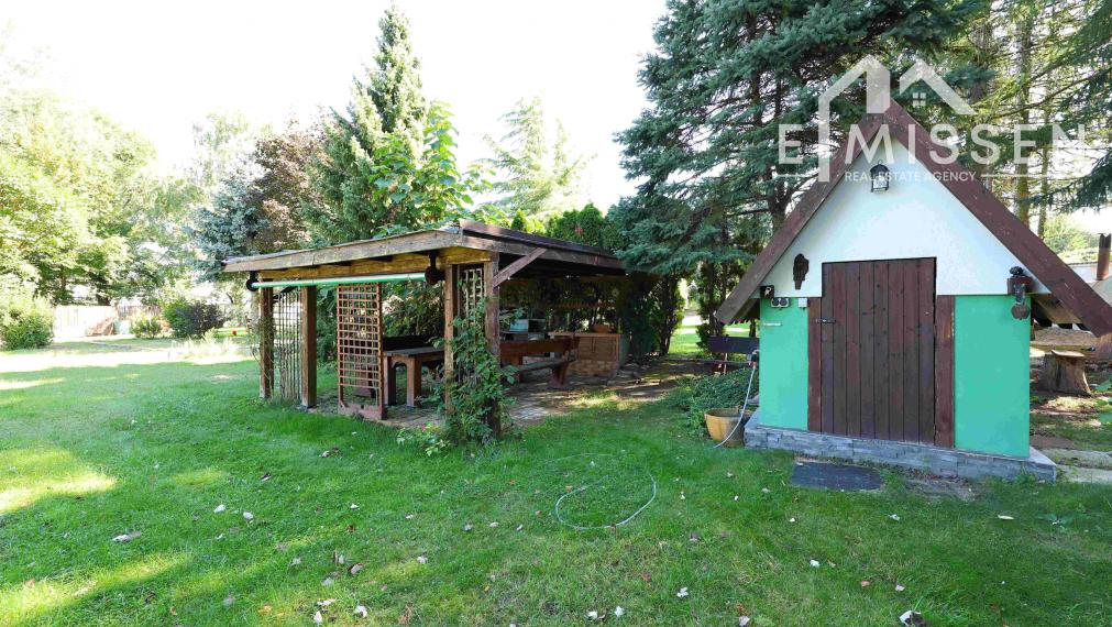 EMISSEN – NA PREDAJ ROZĽAHLÝ 16,22 ÁROVÝ POZEMOK V STUPAVE NA BÝVANIE A/ALEBO NA PODNIKANIE