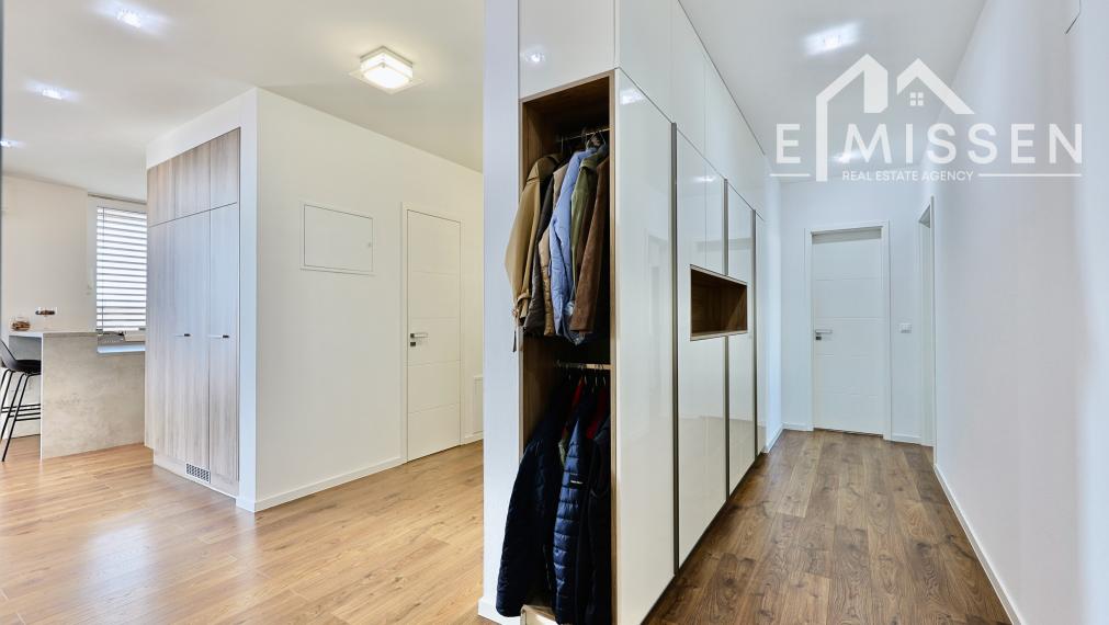 EMISSEN- Na predaj 4-izbový byt 181 m2 s dvoma terasami, 2 garážovými miestami a pivnicou – Trenčín, Saratovská ulica