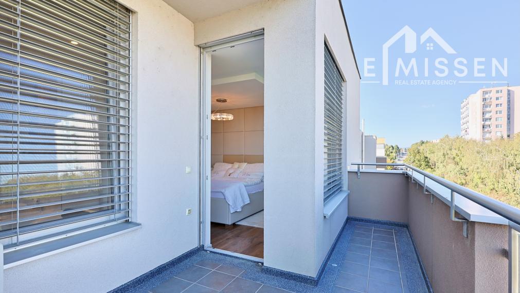 EMISSEN- Na predaj 4-izbový byt 181 m2 s dvoma terasami, 2 garážovými miestami a pivnicou – Trenčín, Saratovská ulica