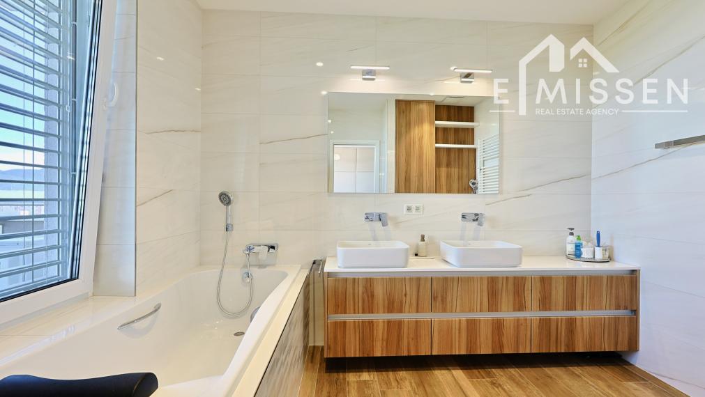 EMISSEN- Na predaj 4-izbový byt 181 m2 s dvoma terasami, 2 garážovými miestami a pivnicou – Trenčín, Saratovská ulica