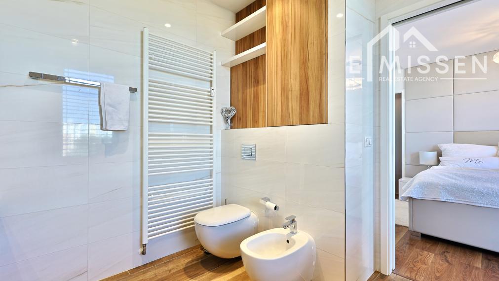 EMISSEN- Na predaj 4-izbový byt 181 m2 s dvoma terasami, 2 garážovými miestami a pivnicou – Trenčín, Saratovská ulica