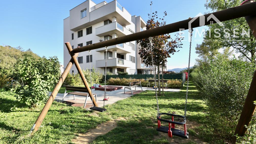 EMISSEN- Na predaj 4-izbový byt 181 m2 s dvoma terasami, 2 garážovými miestami a pivnicou – Trenčín, Saratovská ulica