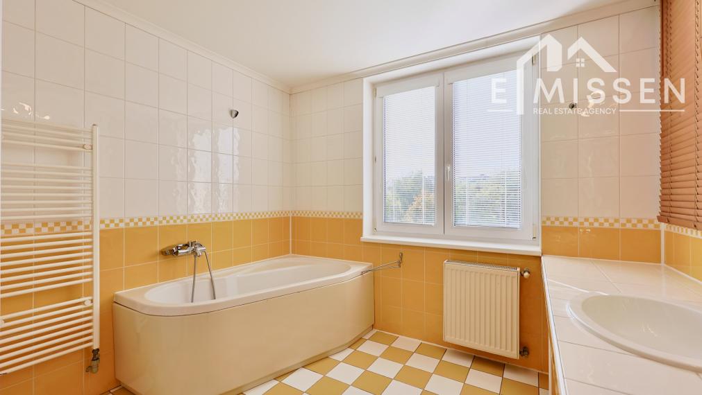 EMISSEN – na predaj krásny slnečný 3-izbový mezonet v nadstavbe tehlového bytového domu na Pavlovovej ulici v mestskej časti Nivy