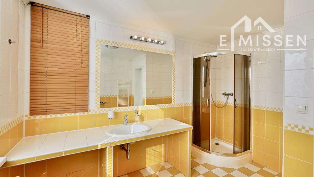 EMISSEN – na predaj krásny slnečný 3-izbový mezonet v nadstavbe tehlového bytového domu na Pavlovovej ulici v mestskej časti Nivy