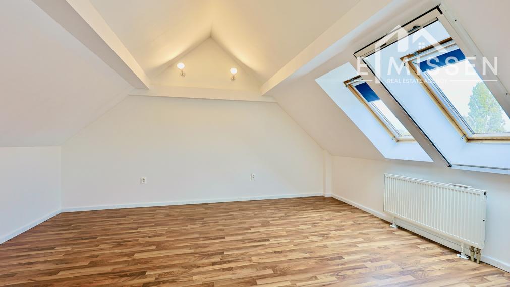 EMISSEN – na predaj krásny slnečný 3-izbový mezonet v nadstavbe tehlového bytového domu na Pavlovovej ulici v mestskej časti Nivy