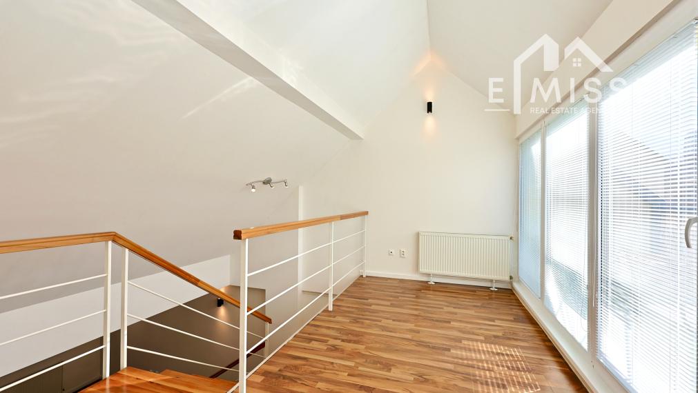 EMISSEN – na predaj krásny slnečný 3-izbový mezonet v nadstavbe tehlového bytového domu na Pavlovovej ulici v mestskej časti Nivy