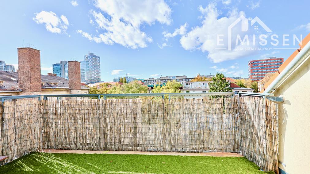 EMISSEN – na predaj krásny slnečný 3-izbový mezonet v nadstavbe tehlového bytového domu na Pavlovovej ulici v mestskej časti Nivy