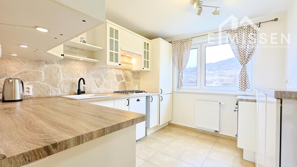 EMISSEN – Na prenájom zariadený 3i byt s parkovaním vo Svätom Juri – Rulandská ulica