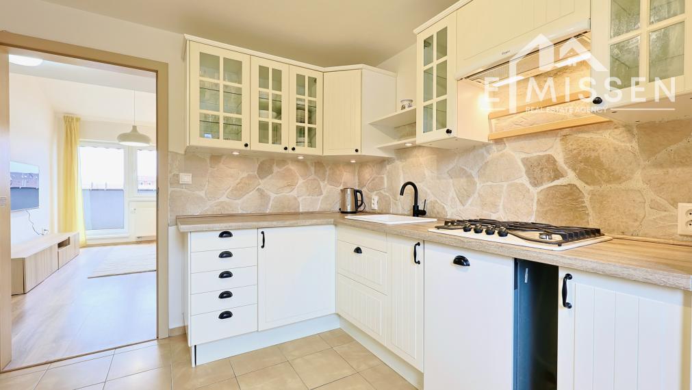 EMISSEN – Na prenájom zariadený 3i byt s parkovaním vo Svätom Juri – Rulandská ulica