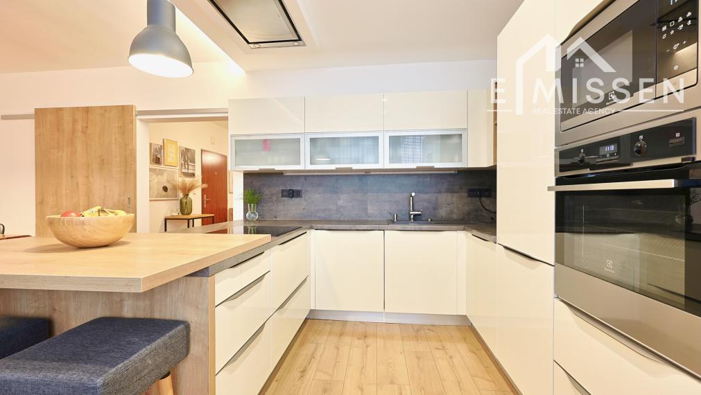 EMISSEN – Na predaj krásny 3-izbový byt 91,75 m2 s dvoma balkónmi a parkovaním – Galvaniho ulica, Bratislava