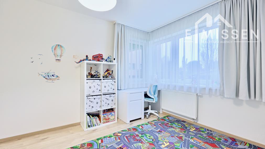 EMISSEN - Na predaj krásny 3-izbový byt 102 m2 s terasou 23 m2 a garážovým miestom v Ružinove na ulici Mierová.