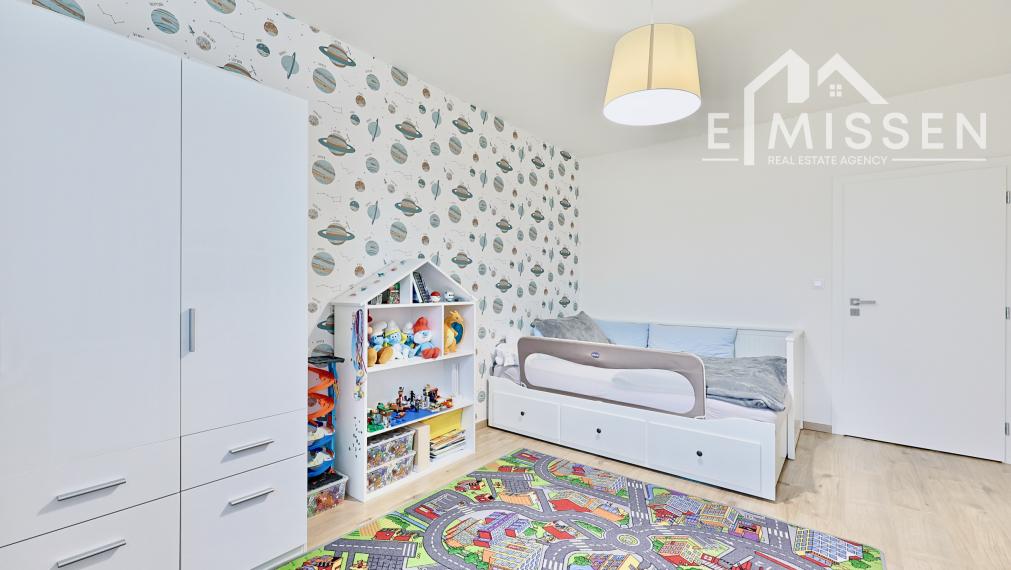 EMISSEN - Na predaj krásny 3-izbový byt 102 m2 s terasou 23 m2 a garážovým miestom v Ružinove na ulici Mierová.