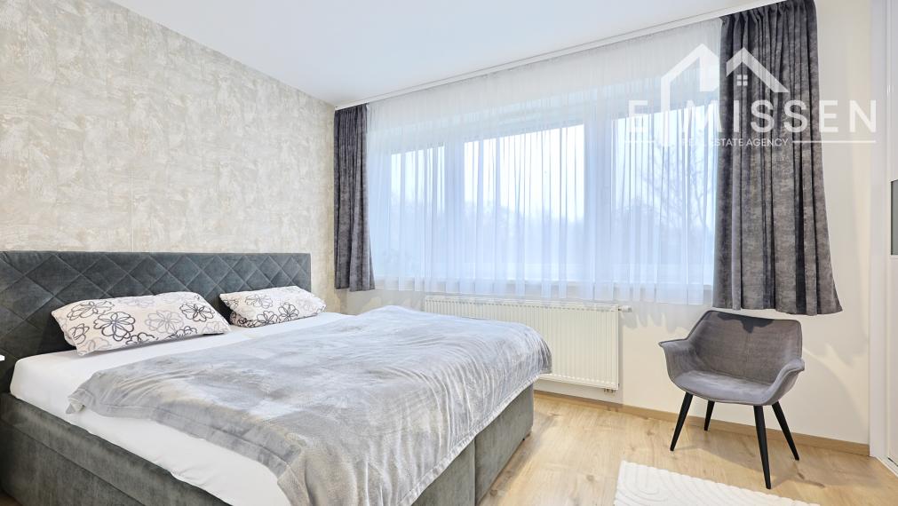 EMISSEN - Na predaj krásny 3-izbový byt 102 m2 s terasou 23 m2 a garážovým miestom v Ružinove na ulici Mierová.