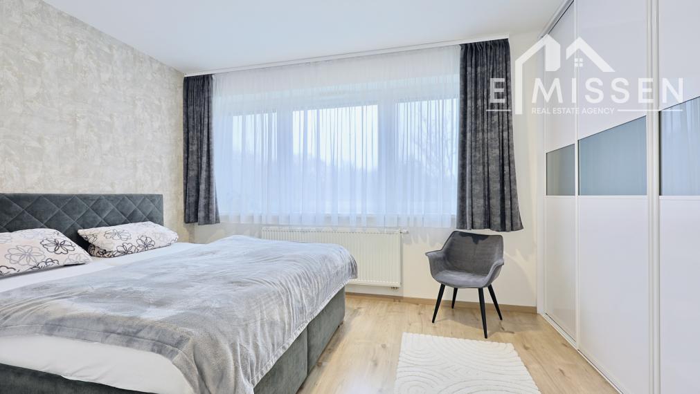 EMISSEN - Na predaj krásny 3-izbový byt 102 m2 s terasou 23 m2 a garážovým miestom v Ružinove na ulici Mierová.