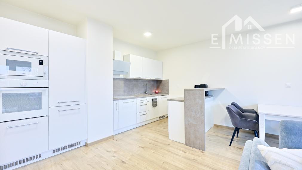 EMISSEN - Na predaj krásny 3-izbový byt 102 m2 s terasou 23 m2 a garážovým miestom v Ružinove na ulici Mierová.