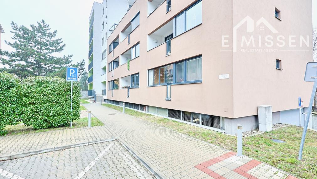 EMISSEN - Na predaj krásny 3-izbový byt 102 m2 s terasou 23 m2 a garážovým miestom v Ružinove na ulici Mierová.