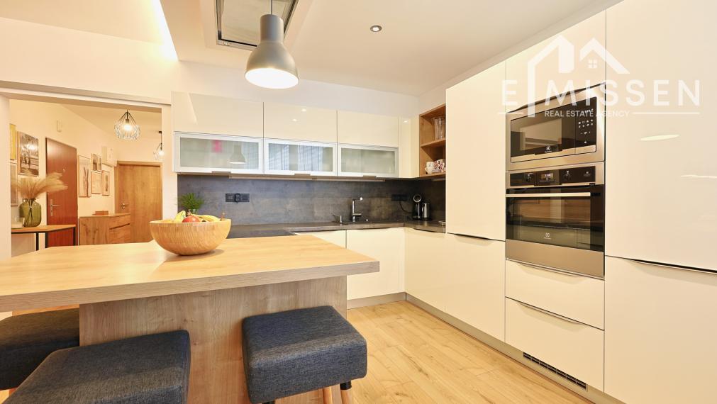 EMISSEN – REZERVOVANÉ - Na predaj krásny 3-izbový byt 91,75 m2 s dvoma balkónmi a parkovaním – Galvaniho ulica, Bratislava