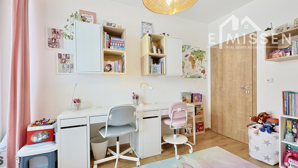 EMISSEN – REZERVOVANÉ - Na predaj krásny 3-izbový byt 91,75 m2 s dvoma balkónmi a parkovaním – Galvaniho ulica, Bratislava