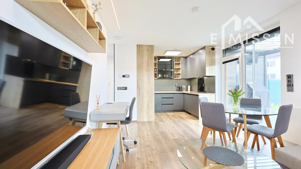 EMISSEN – NA PRENÁJOM 2-IZBOVÝ BYT S PREDZÁHRADKOU A PARKOVACÍM MIESTOM NA ULICI BYSTRICKÁ V D.N.V.