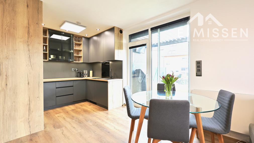 EMISSEN – NA PRENÁJOM 2-IZBOVÝ BYT S PREDZÁHRADKOU A PARKOVACÍM MIESTOM NA ULICI BYSTRICKÁ V D.N.V.