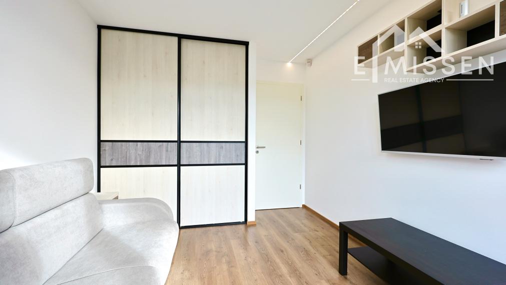 EMISSEN – NA PRENÁJOM 2-IZBOVÝ BYT S PREDZÁHRADKOU A PARKOVACÍM MIESTOM NA ULICI BYSTRICKÁ V D.N.V.