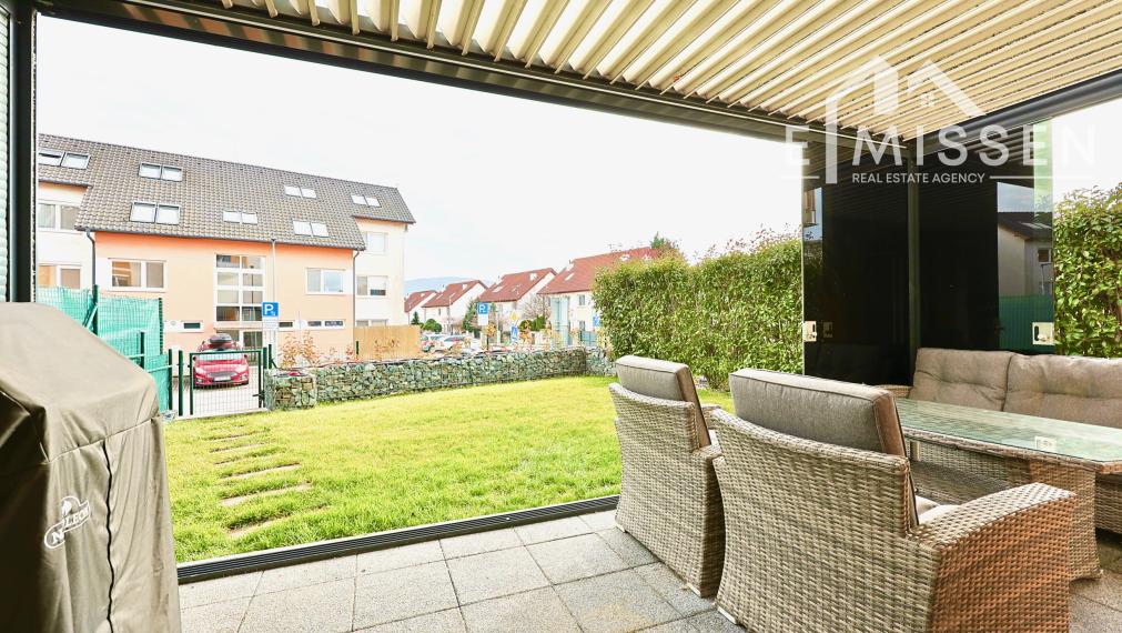 EMISSEN – NA PRENÁJOM 2-IZBOVÝ BYT S PREDZÁHRADKOU A PARKOVACÍM MIESTOM NA ULICI BYSTRICKÁ V D.N.V.