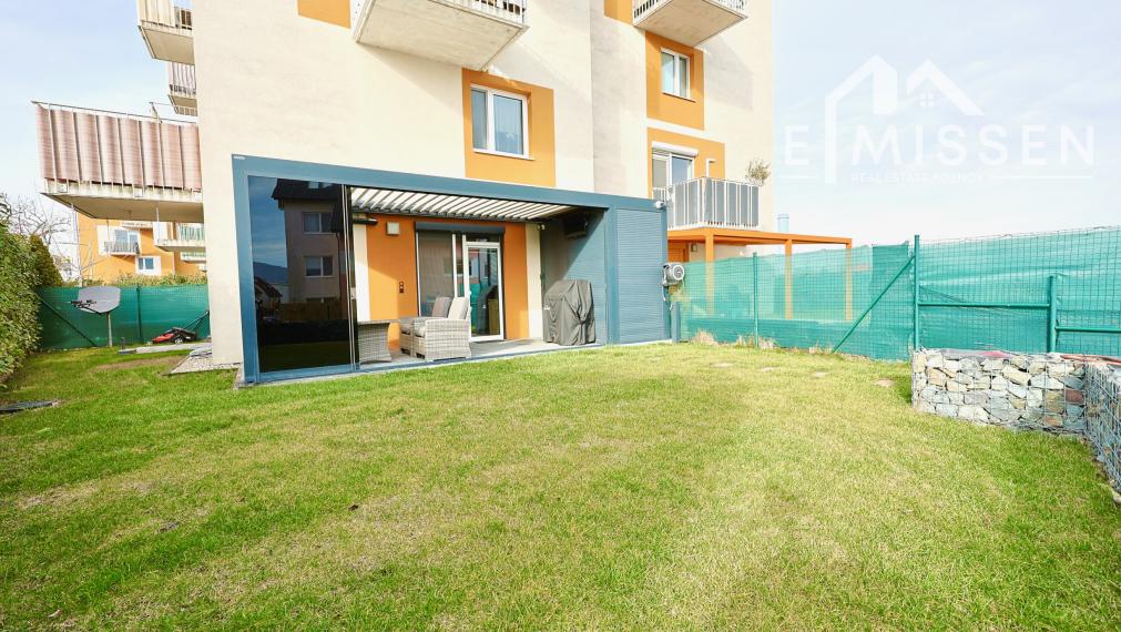 EMISSEN – NA PRENÁJOM 2-IZBOVÝ BYT S PREDZÁHRADKOU A PARKOVACÍM MIESTOM NA ULICI BYSTRICKÁ V D.N.V.