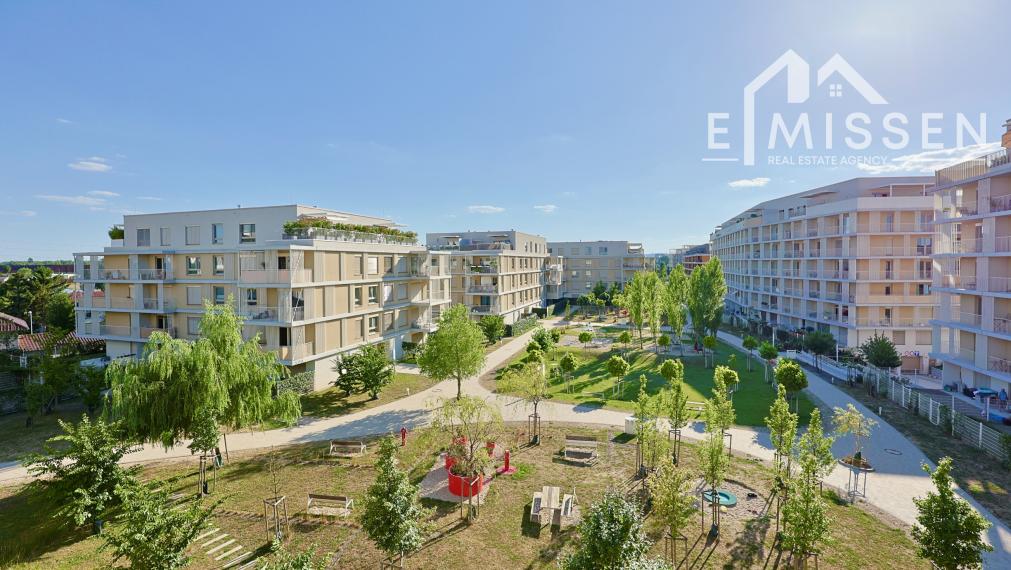 EMISSEN – Na prenájom 2i byt s parkovaním v novostavbe v Ružinove na ulici Na výslní.