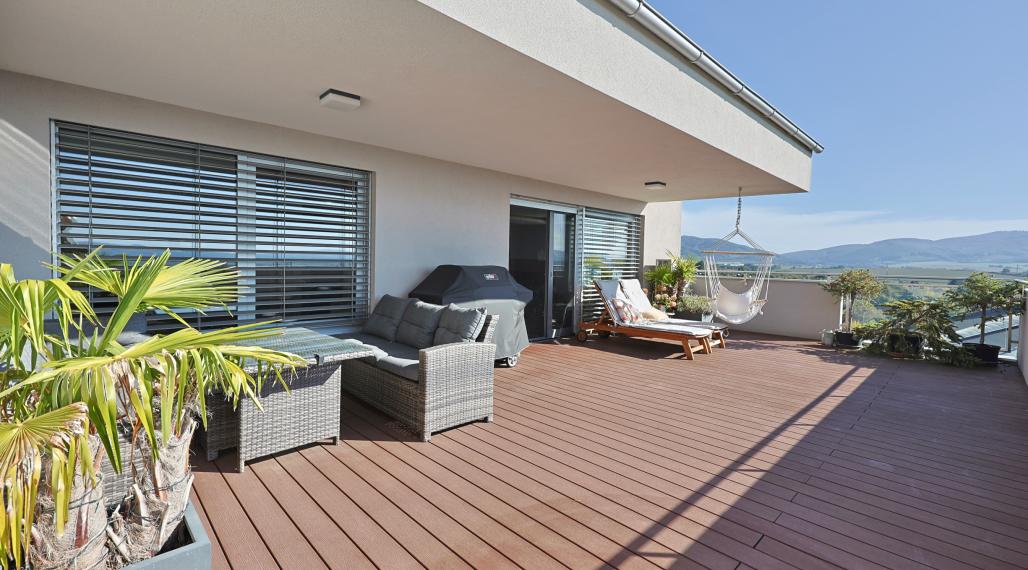 EMISSEN- Na predaj 4-izbový byt 181 m2 s dvoma terasami, 2 garážovými miestami a pivnicou – Trenčín, Saratovská ulica