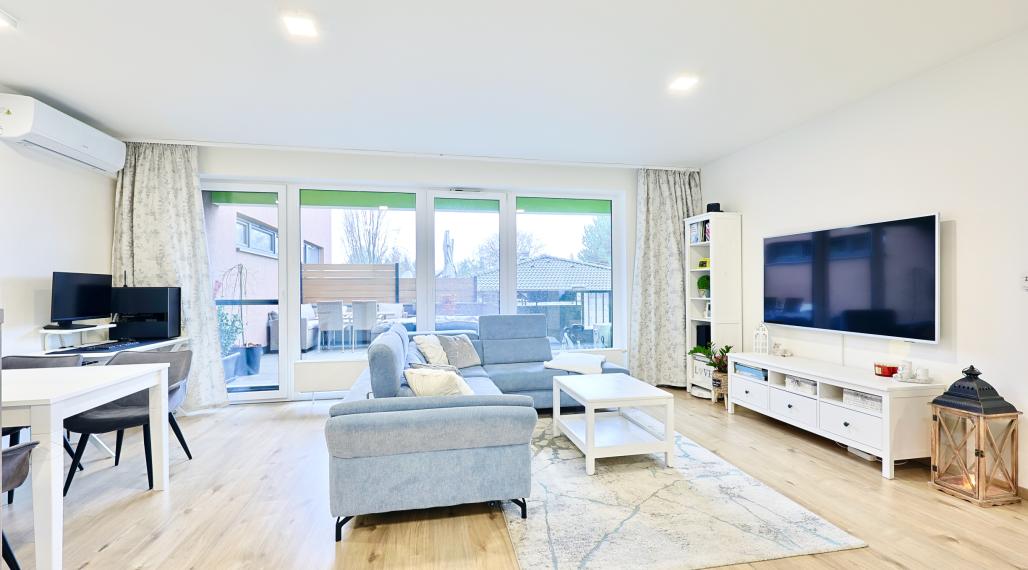 EMISSEN - Na predaj krásny 3-izbový byt 102 m2 s terasou 23 m2 a garážovým miestom v Ružinove na ulici Mierová.