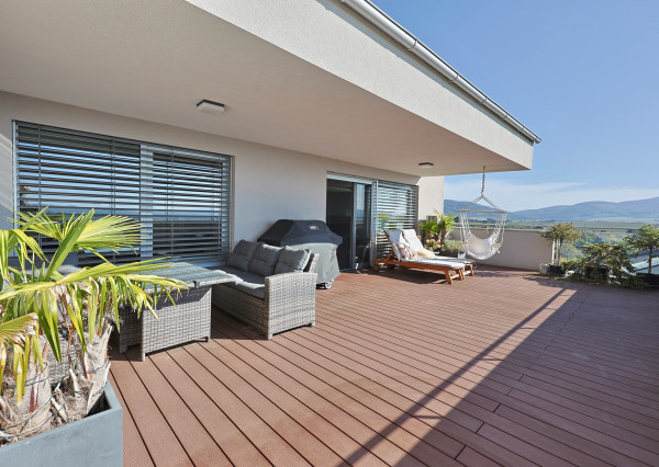 EMISSEN- Na predaj 4-izbový byt 181 m2 s dvoma terasami, 2 garážovými miestami a pivnicou – Trenčín, Saratovská ulica