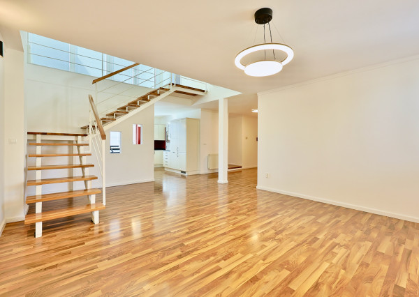 EMISSEN – na predaj krásny slnečný 3-izbový mezonet v nadstavbe tehlového bytového domu na Pavlovovej ulici v mestskej časti Nivy