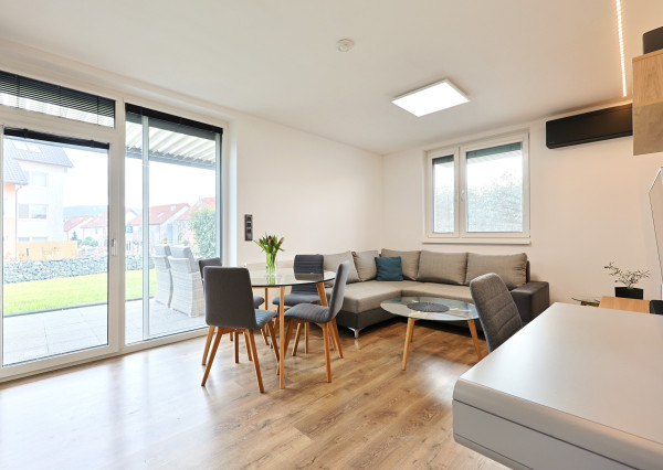 EMISSEN – NA PRENÁJOM 2-IZBOVÝ BYT S PREDZÁHRADKOU A PARKOVACÍM MIESTOM NA ULICI BYSTRICKÁ V D.N.V.