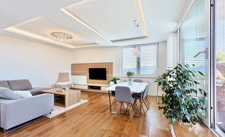 EMISSEN - PREDANÉ - 4-izbový byt 181 m2 s dvoma terasami, 2 garážovými miestami a pivnicou – Trenčín, Saratovská ulica - fotografia 1