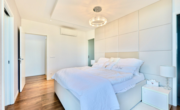 EMISSEN - PREDANÉ - 4-izbový byt 181 m2 s dvoma terasami, 2 garážovými miestami a pivnicou – Trenčín, Saratovská ulica - fotografia 12