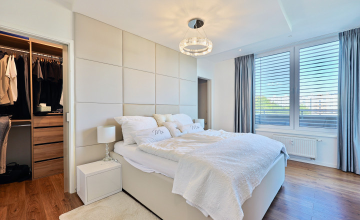 EMISSEN - PREDANÉ - 4-izbový byt 181 m2 s dvoma terasami, 2 garážovými miestami a pivnicou – Trenčín, Saratovská ulica - fotografia 9