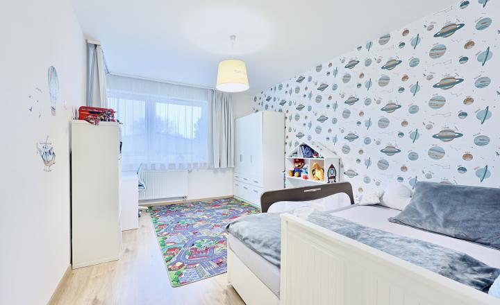 EMISSEN - PREDANÉ- Na predaj krásny 3-izbový byt 102 m2 s terasou 23 m2 a garážovým miestom v Ružinove na ulici Mierová. - fotografia 12