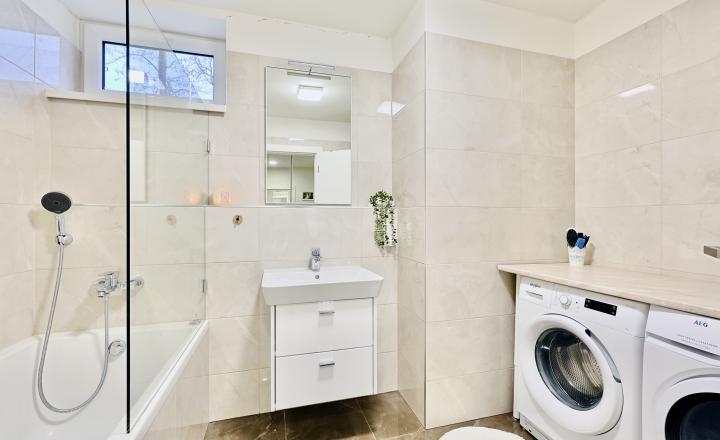 EMISSEN - PREDANÉ- Na predaj krásny 3-izbový byt 102 m2 s terasou 23 m2 a garážovým miestom v Ružinove na ulici Mierová. - fotografia 8