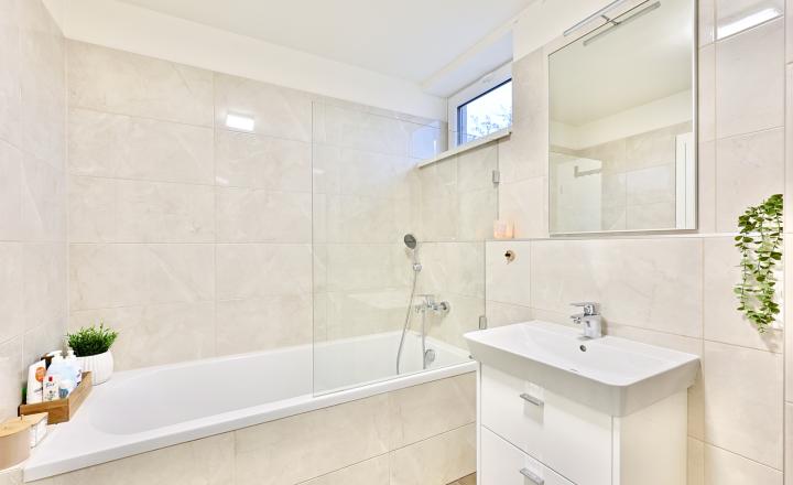 EMISSEN - PREDANÉ- Na predaj krásny 3-izbový byt 102 m2 s terasou 23 m2 a garážovým miestom v Ružinove na ulici Mierová. - fotografia 9