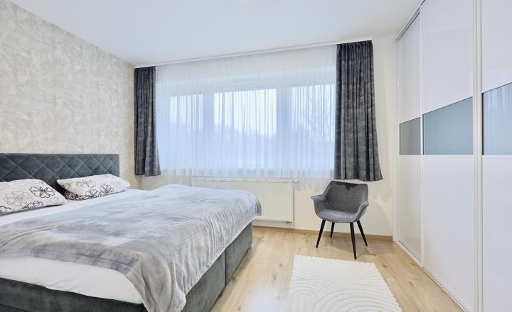 EMISSEN - PREDANÉ- Na predaj krásny 3-izbový byt 102 m2 s terasou 23 m2 a garážovým miestom v Ružinove na ulici Mierová. - fotografia 6