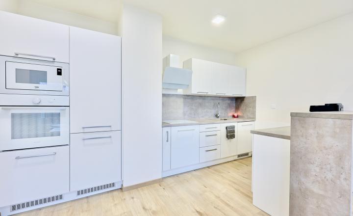 EMISSEN - PREDANÉ- Na predaj krásny 3-izbový byt 102 m2 s terasou 23 m2 a garážovým miestom v Ružinove na ulici Mierová. - fotografia 4