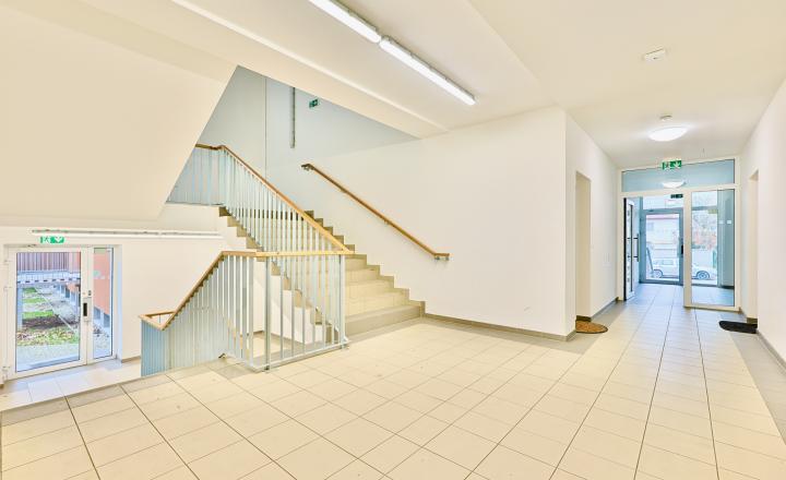 EMISSEN - PREDANÉ - krásny 2-izbový apartmán v Devínskej Novej Vsi na ulici Bystrická. - fotografia 14