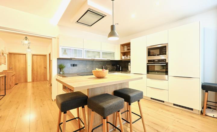 EMISSEN – PREDANÉ - 3-izbový byt 91,75 m2 s dvoma balkónmi a parkovaním – Galvaniho ulica, Bratislava - fotografia 7