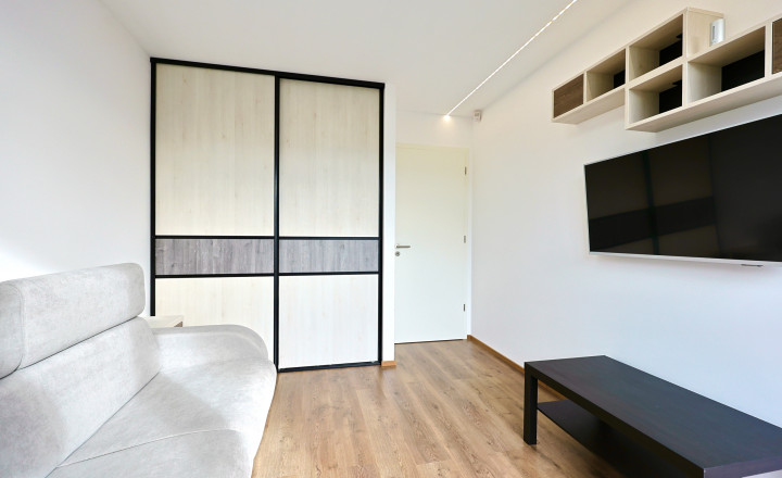 EMISSEN – PRENAJATÉ - 2-IZBOVÝ BYT S PREDZÁHRADKOU A PARKOVACÍM MIESTOM NA ULICI BYSTRICKÁ V D.N.V. - fotografia 8