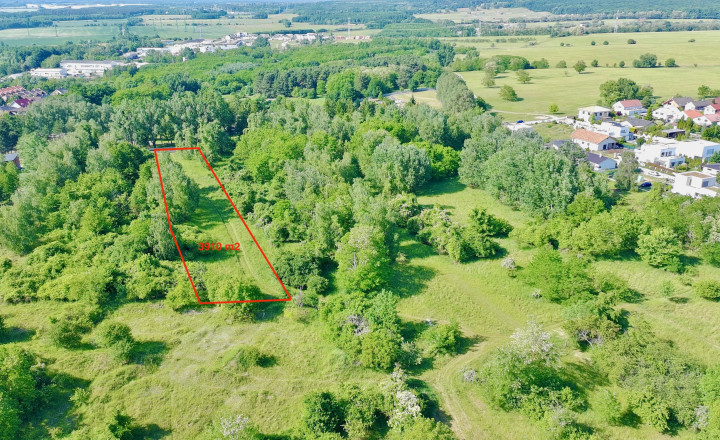 EMISSEN – Investment land for sale in Stupava with potential for the construction of 3 single-family homes - fotografia 1